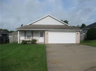 910 SW Terry Ln, Bentonville, AR 72712