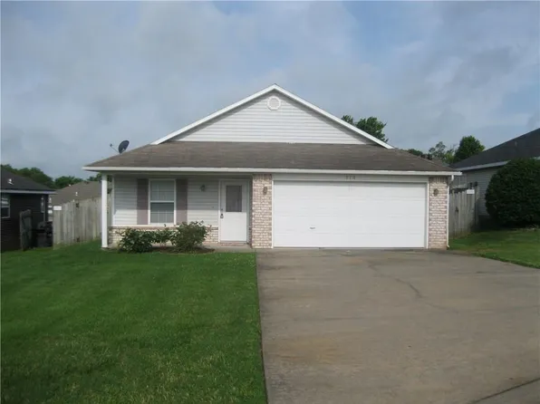 910 SW Terry Ln, Bentonville, AR 72712