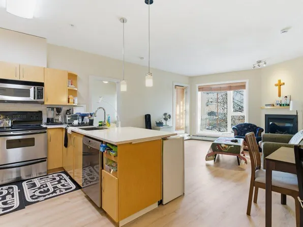 69 E Springborough Ct SW #210, Calgary, AB T3H 5V5