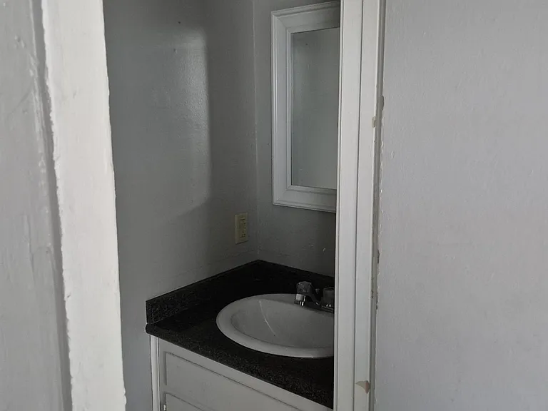 818 W 28th Ave #B22 — Photo 14