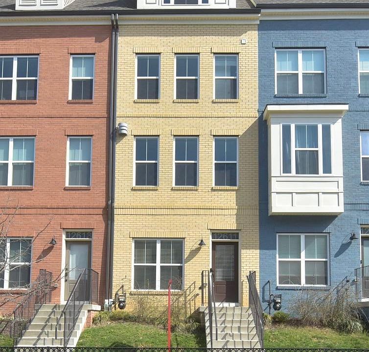 Contemporary brick townhome _ prime location just steps from Glenmont Metro (Red Line)