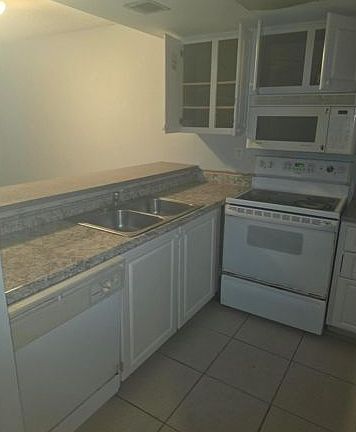 5th image of 905 Southridge Rd APT 202D