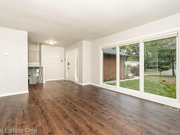 4th image of 3290 Wolverine Dr