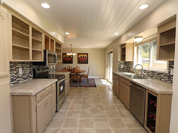 2nd image of 15096 SE Bevington Ave