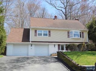 138 Woodhaven Dr, Wayne, NJ 07470