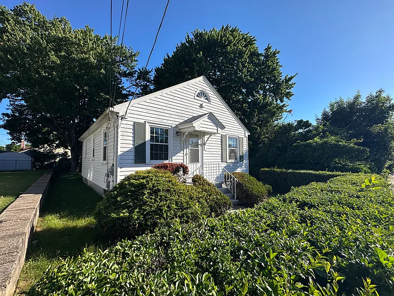 51 Norman Ave — Photo 2