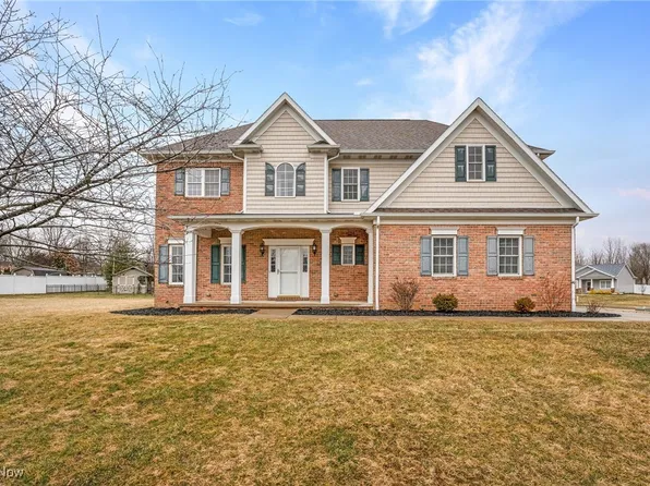 1532 Sturbridge Dr, Louisville, OH 44641