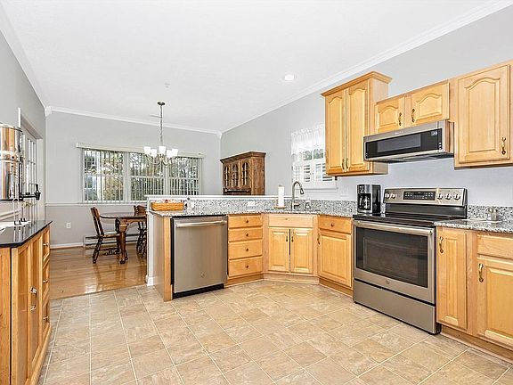 4th image of 185 Sunbrook Ln
