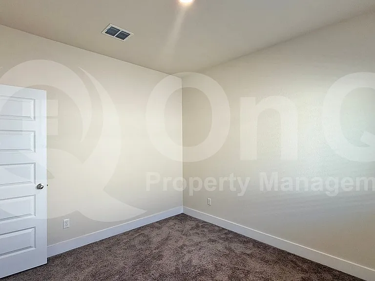 257 James Caird Dr — Photo 12