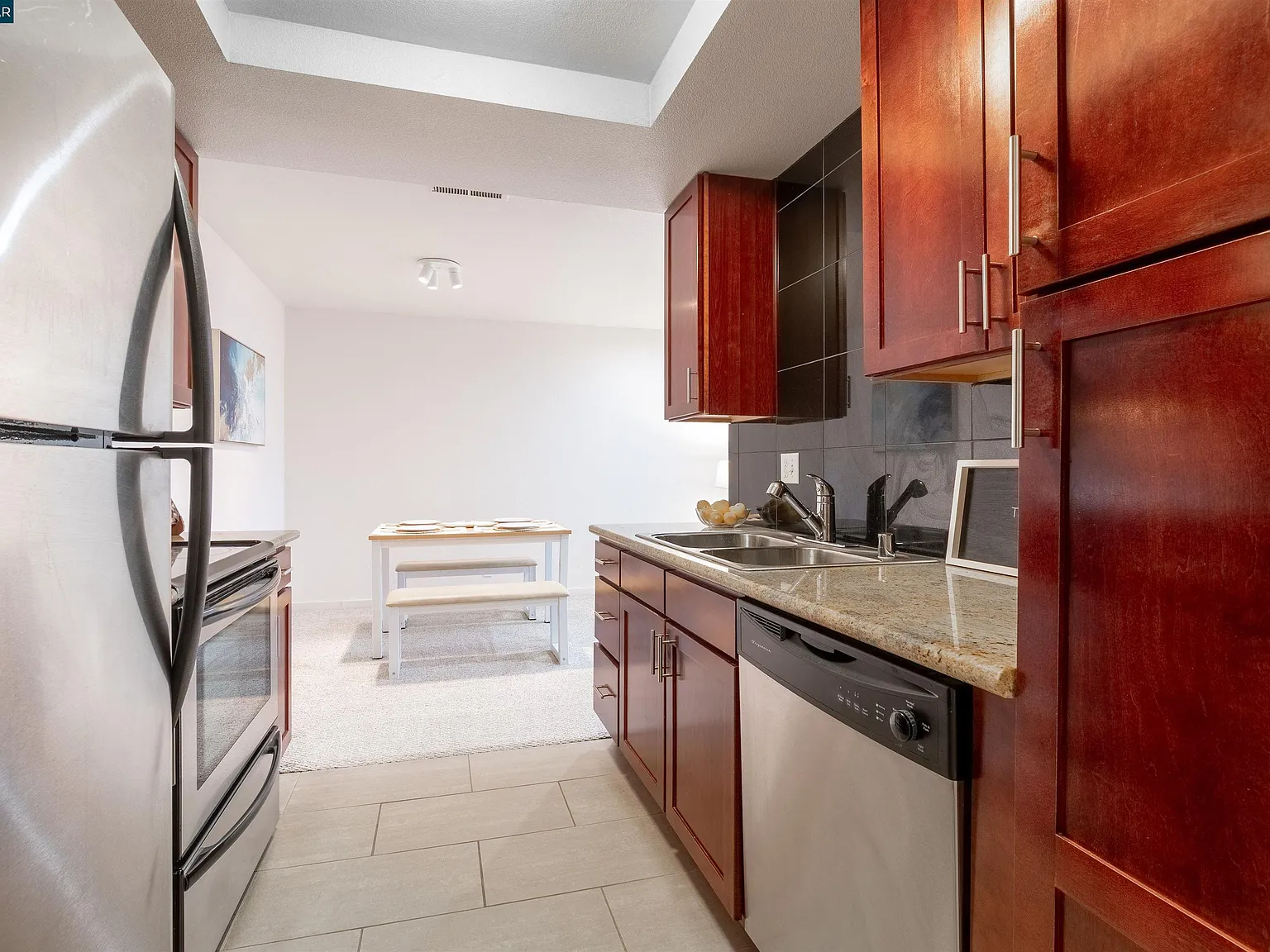 2 bed, 1056 sqft, $2,700 — Photo 2