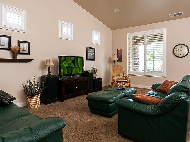 358 E Munich Dr — Photo 22
