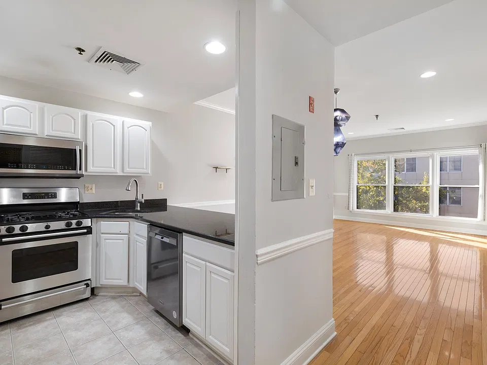 84 Adams St #4H