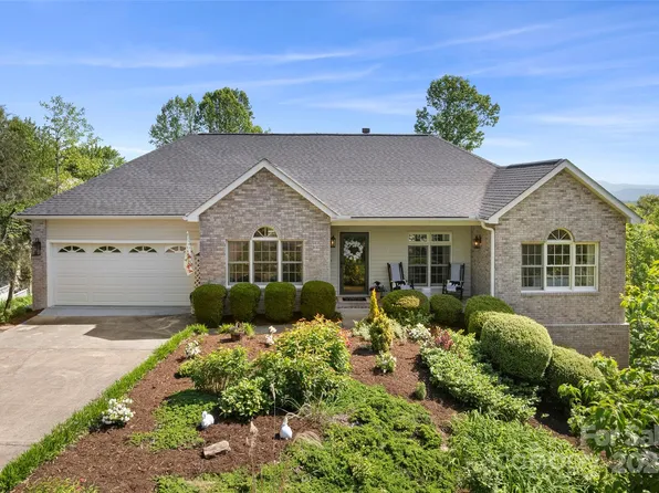 301 Governors Dr, Hendersonville, NC 28791