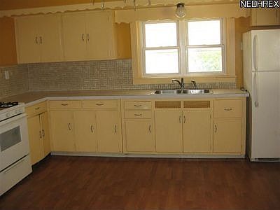4th image of 115 W Taggart St #E