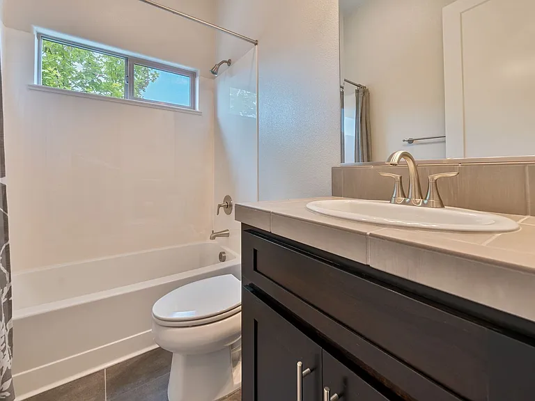 200 Moisant Ct — Photo 35