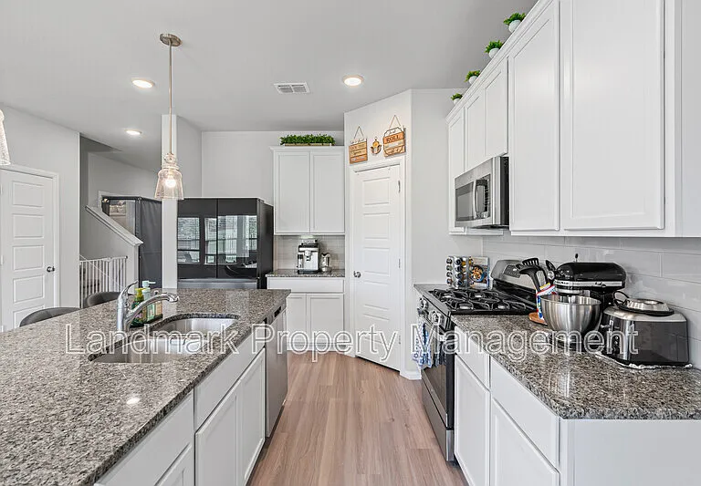 1206 Fox Chase Dr — Photo 13