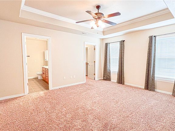 5th image of 405 Lion Dr