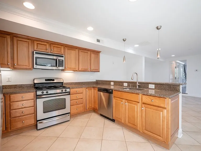7th Rd S — Photo 1