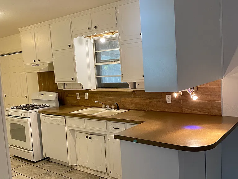 1801 Princess Pl — Photo 4