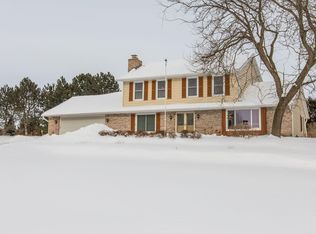 W316N420 Huckleberry Way S, Delafield, WI 53018