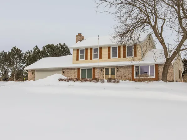 W316N420 Huckleberry Way S, Delafield, WI 53018
