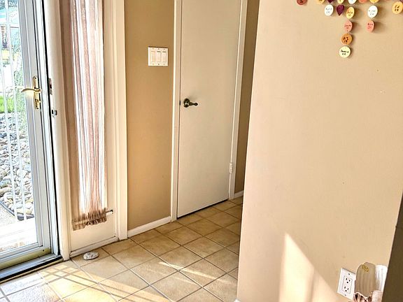 5th image of 85 Lions Head Boulevard S