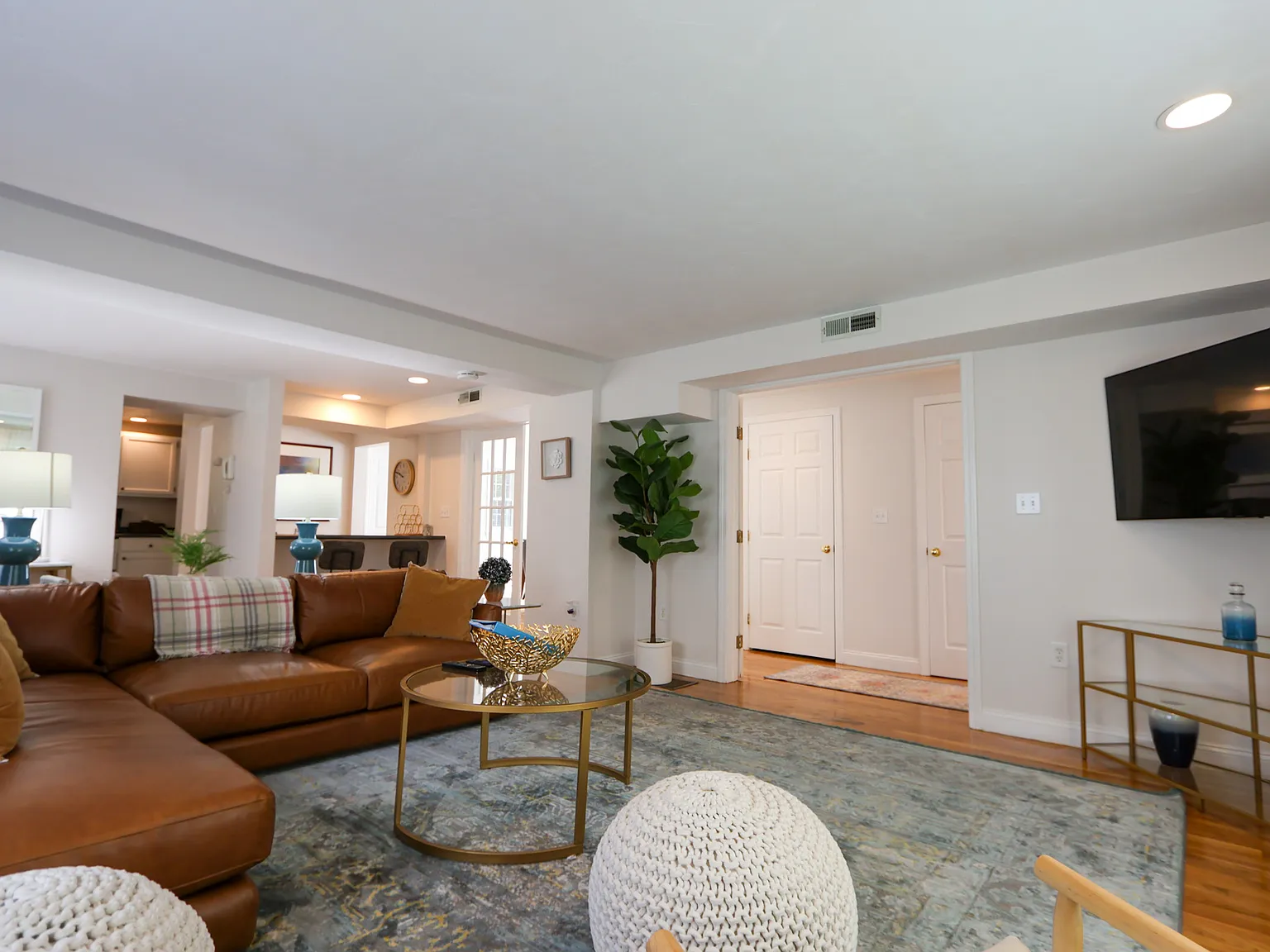 3 bed, 2500 sqft, $11,500 — Photo 3