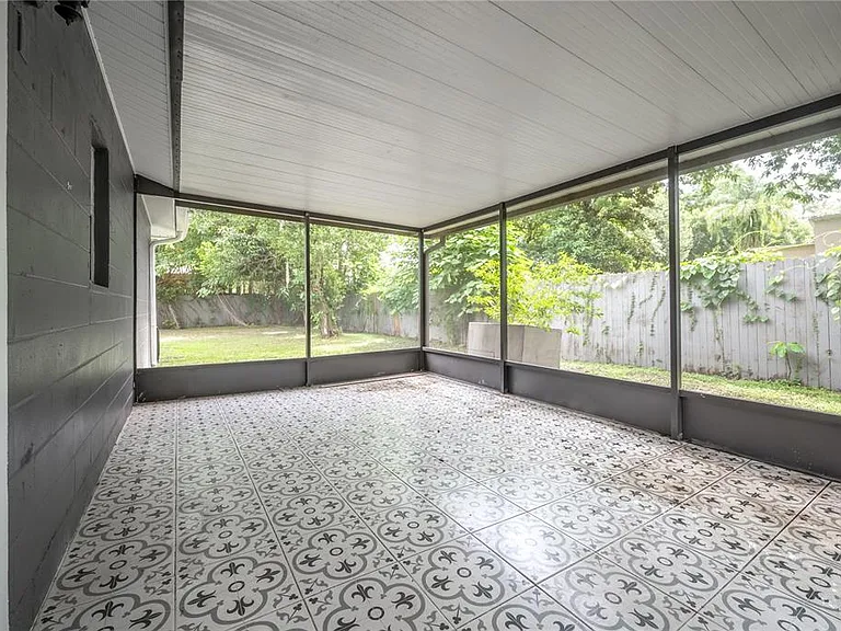 1508 E Jean St — Photo 35