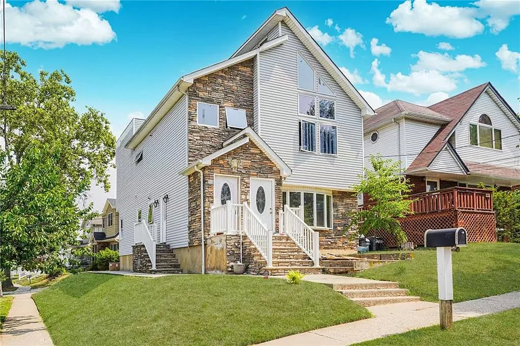 47 Rockwell Ave photo 1