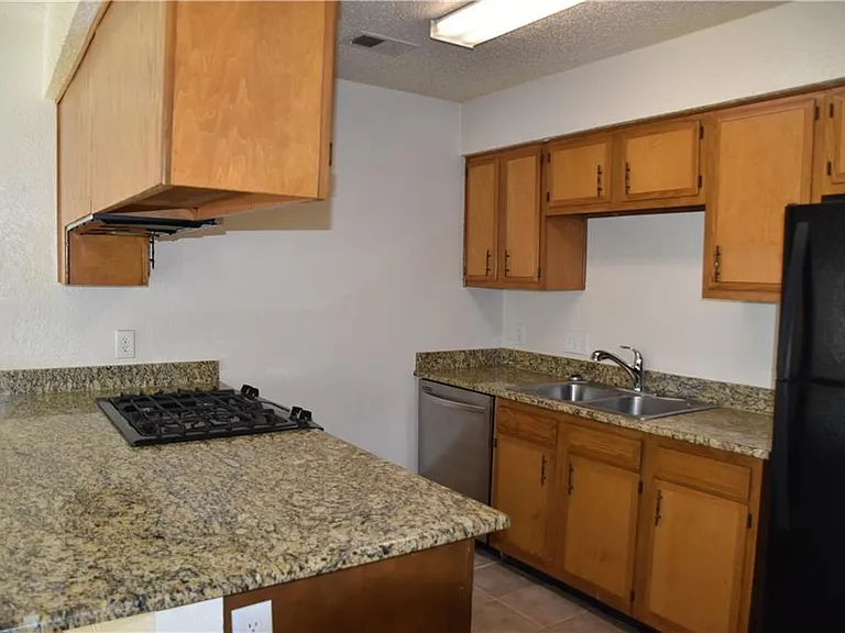 12210 Dundee Dr #B — Photo 4