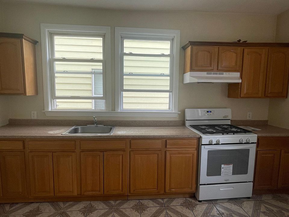 1st image of 30 Hinsdale Pl APT 1
