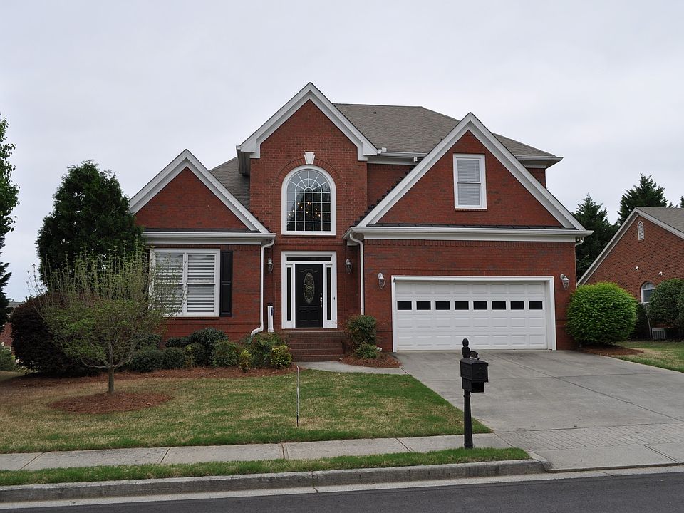 4 BR 3.5 BA Master on Main