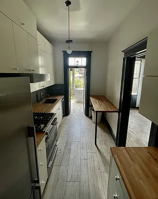 Rented by Evergreen Realty & Investments | media 6