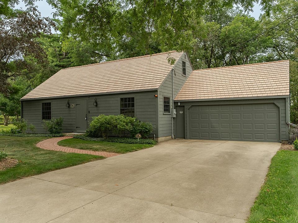 1st image of 2645 Riverside Ln NE