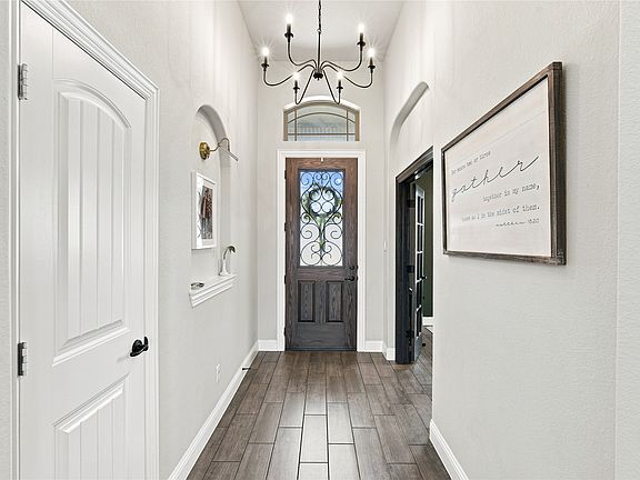 5th image of 205 Canterbury Ct