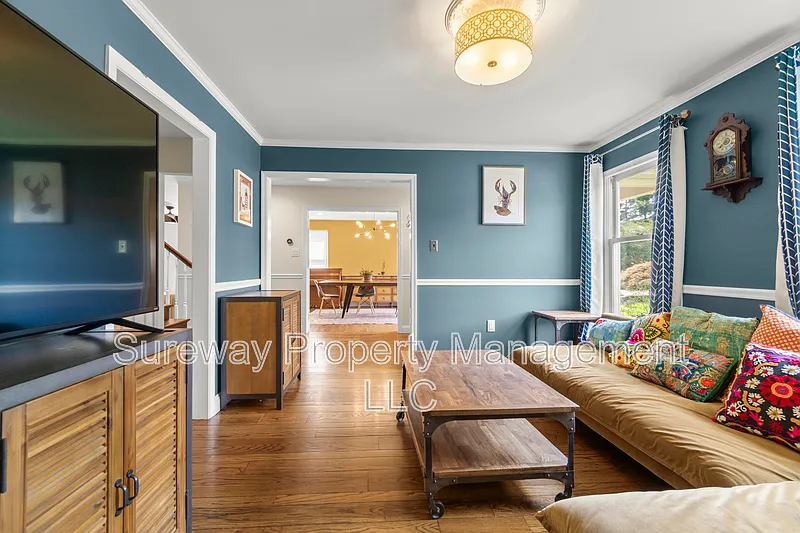 4 bed, 2.5 bath, 2254 sqft, $4,000 — Photo 4