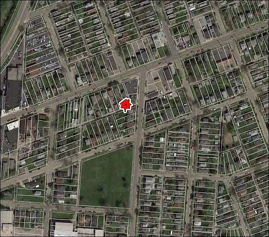 906 Charles St photo 1