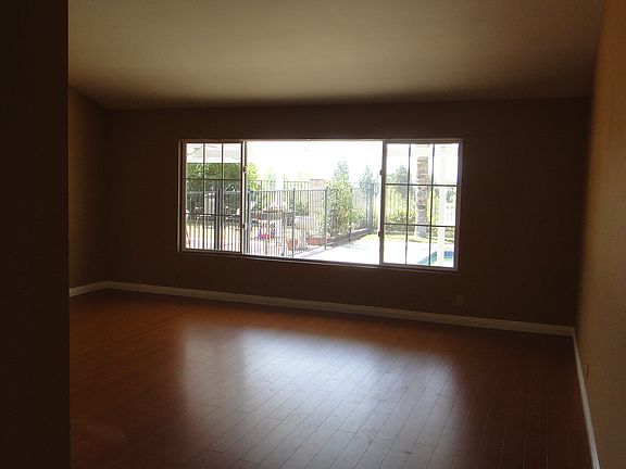 High ceiling large LR. 