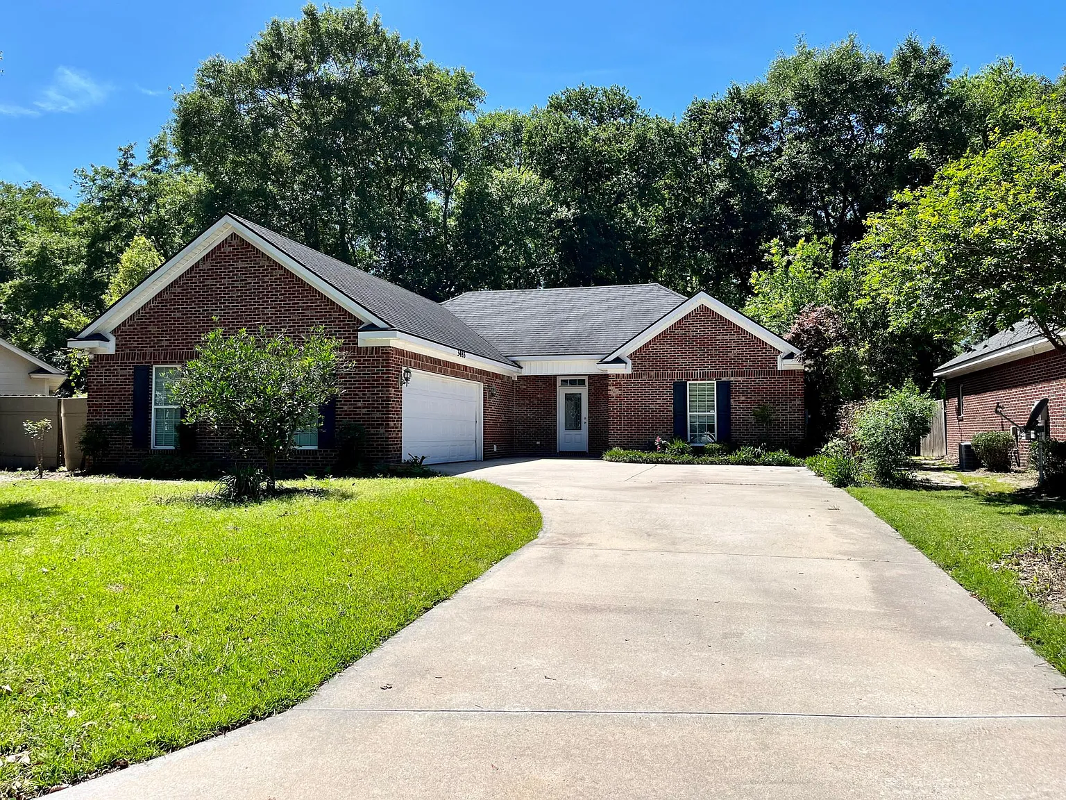 3485 Lenox Dr — Photo 2