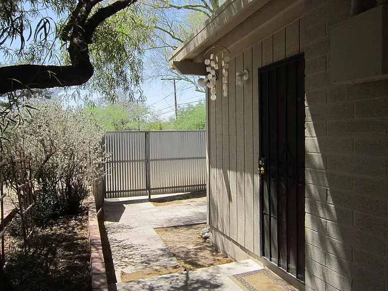 1505 E Edison St #2 — Photo 1