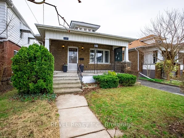 5176 Willmott St, Niagara Falls, ON L2E 2A5