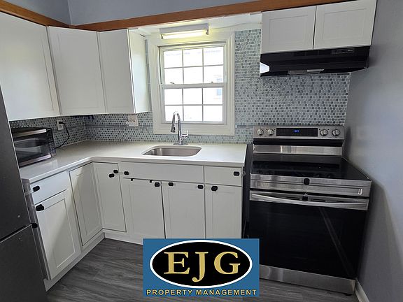 3rd image of 51-53 Laurel St #2