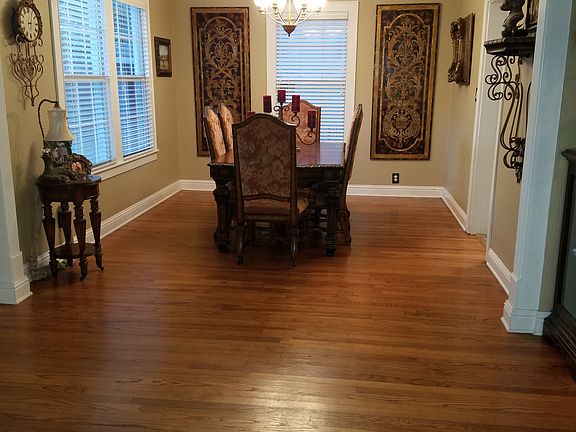 3rd image of 454 Linden St