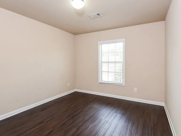741 Collingsworth Ln — Photo 14