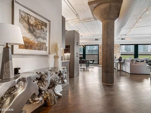 2nd image of 411 W Ontario St APT 617