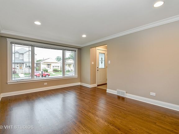 2nd image of 6052 S Mulligan Ave