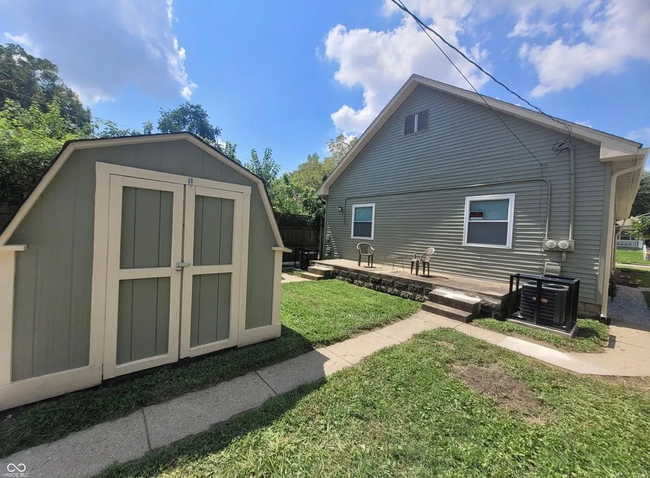 Move-in Ready, Updated 2BR 1BTH Duplex w/ In-Unit Laundry, Off-Street Parking, Central Air & Heat — Photo 3