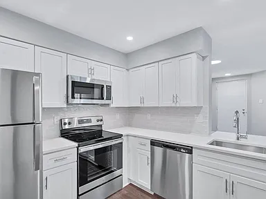 Waterside at Reston Apartments