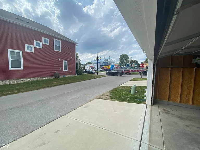 326 Warman Ave — Photo 6