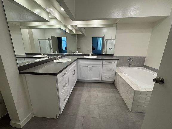 4th image of 1600 S Bentley Ave #7